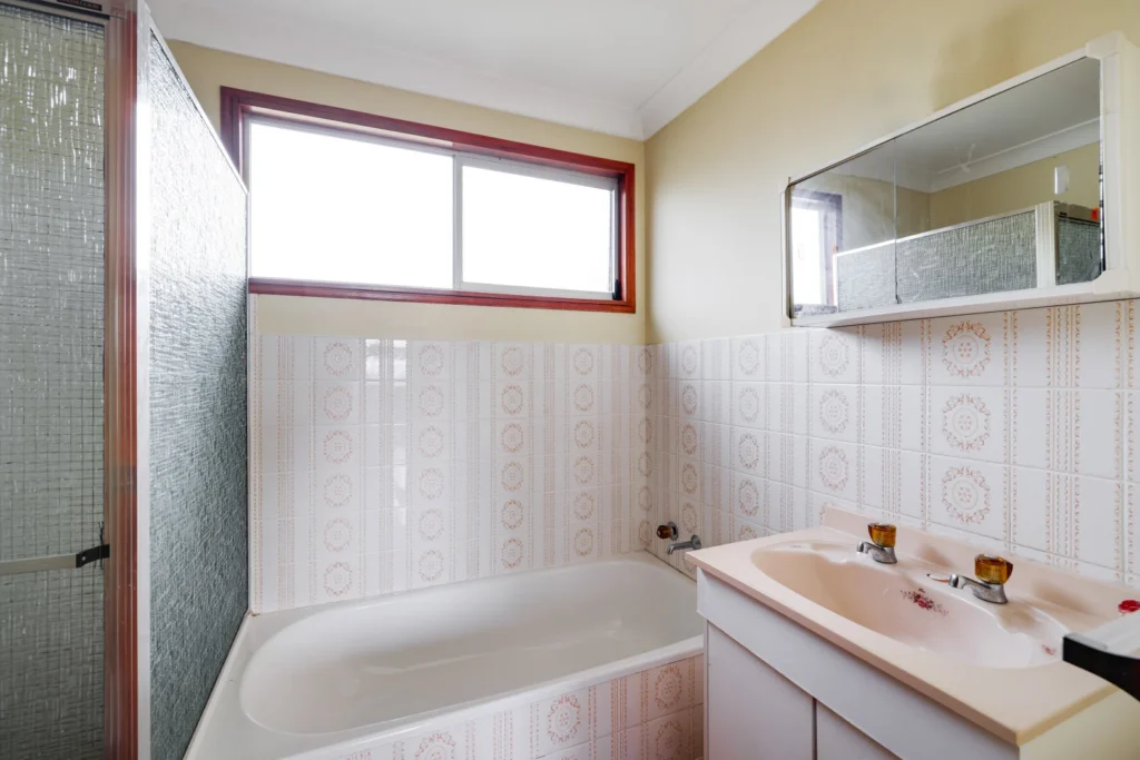 Original 70's bathroom